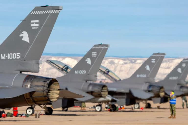 Llegan los primeros aviones F-16 a la Argentina: cómo será la presentación oficial, qué modelos llegan y qué cambia para la Fuerza Aérea