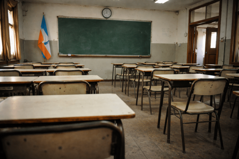 Educación sin clases y sin respuestas: el Gobierno condiciona el financiamiento a YPF pese a fondos ya disponibles