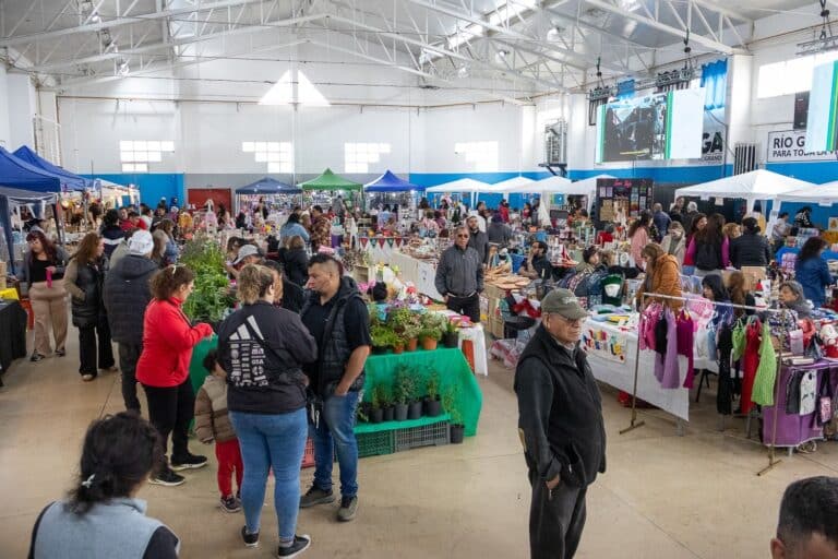 Río Grande inauguró su Mercado Navideño con 110 stands, precios populares y fuerte impronta local