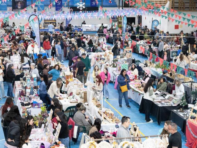 Más de 170 niños y niñas compartieron un encuentro con Papá Noel en la Expo Emprendiendo Navidad