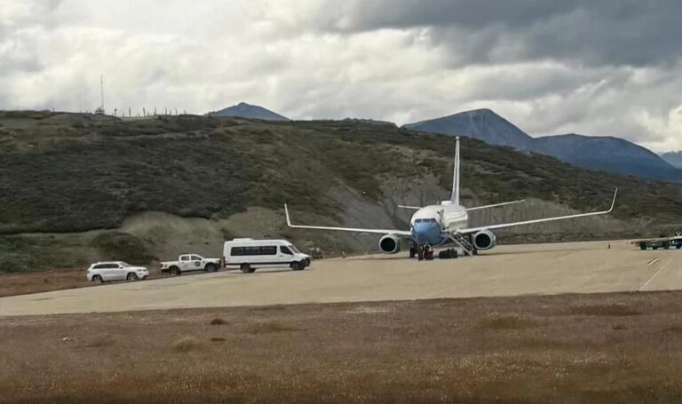 Avión de EE.UU. en Ushuaia: incluyó un encuentro académico por cambio climático y sin agenda política